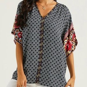 Navy & White Floral V-Neck Blouse, 1X - NWT